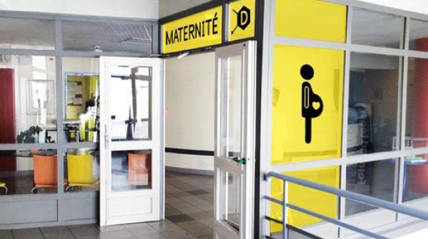 Photo d'une signalétique dans un hôpital